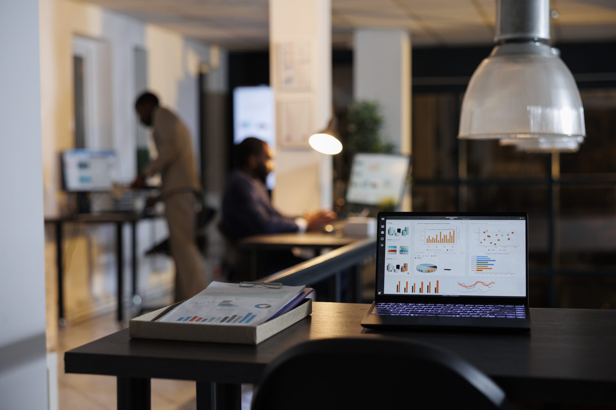 O que Realmente Importa em um Site Industrial (e por que a maioria não converte)